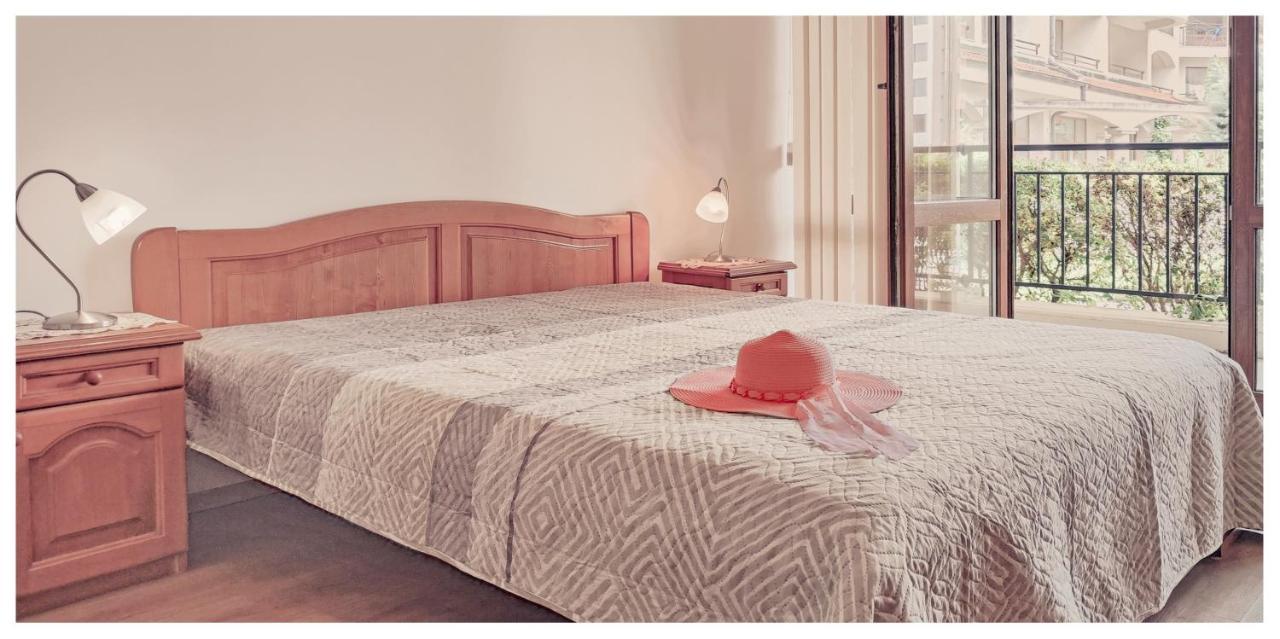 Chateau Del Mar Holiday Apartments Слънчев бряг Екстериор снимка
